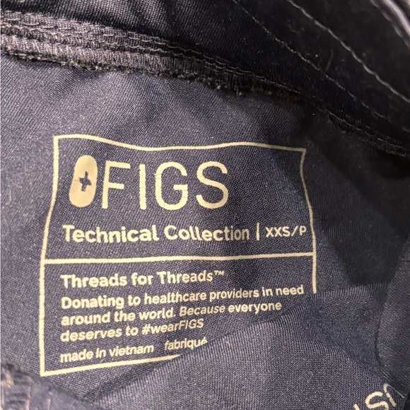 FIGS set , in great condition. Very comfortable. - Picture 4 of 4